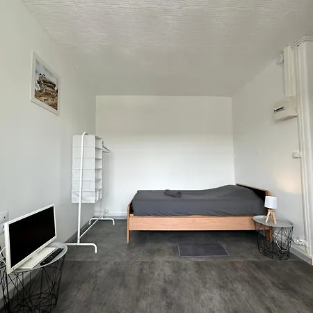 Petit Renove En Centre - Apt8 - Sdb Commune * Givet
